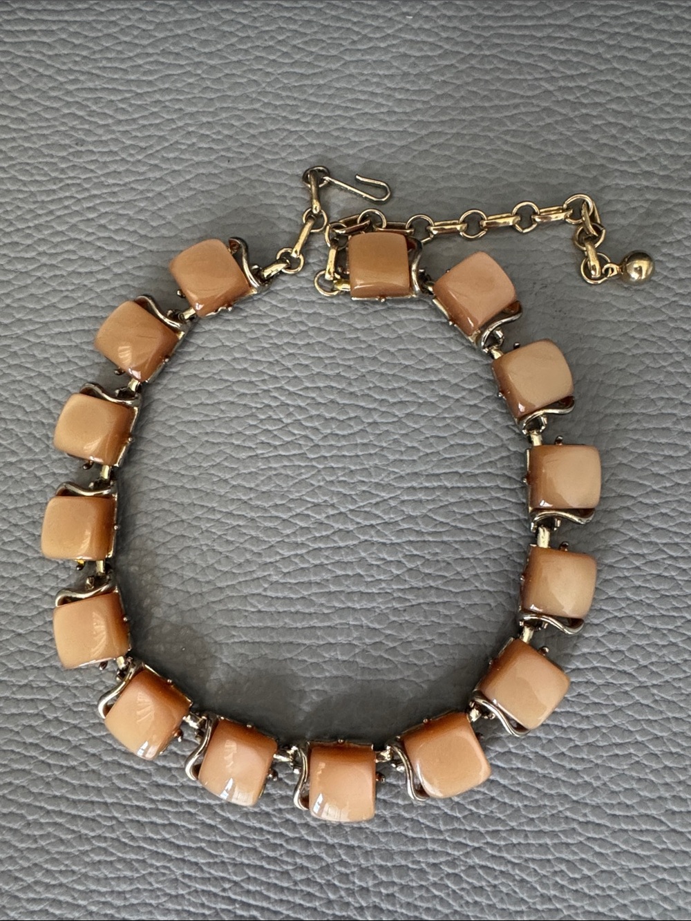 VINTAGE CORO THERMOSET MOON GLOW LUCITE PEACH ADJUSTABLE GOLD TONE NECKLACE
